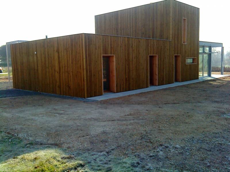 Maison architecturale en bois et verre sur mesure