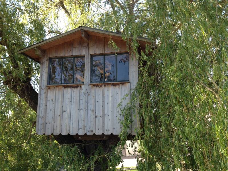 cabane perchée d'enfant