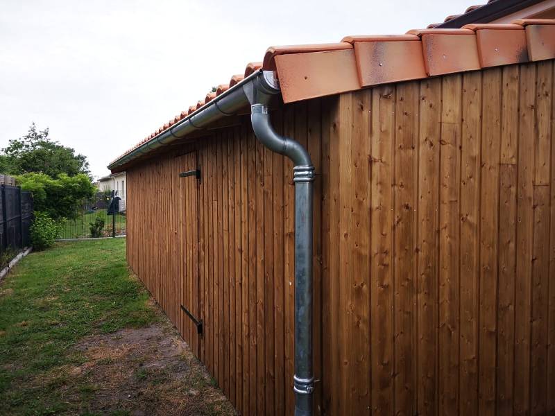 gouttière et tuyaux en zinc sur la commune de LA BREDE 33650