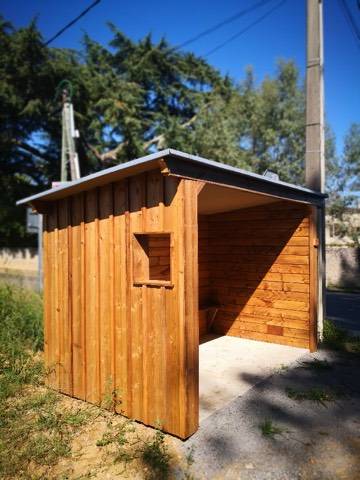 réalisation d'abribus sur la commune de Martillac