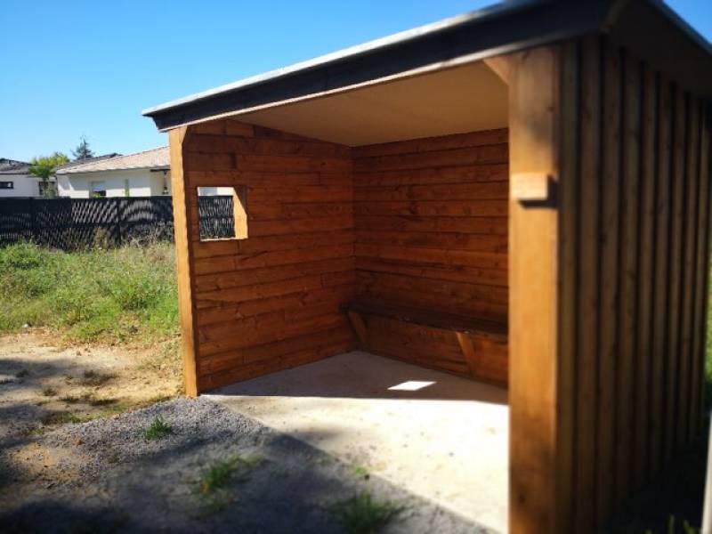 réalisation d'abribus sur la commune de Martillac