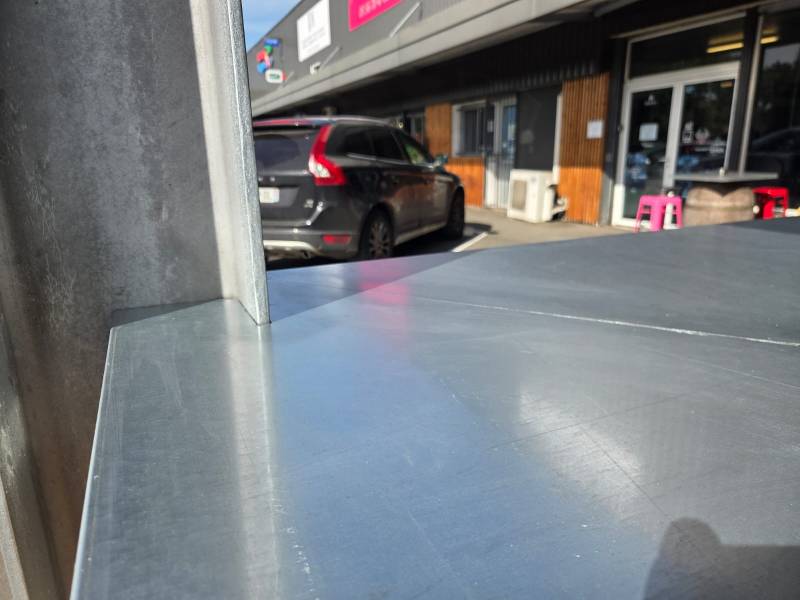 Surface de bar en tôle galvanisée sur mesure 