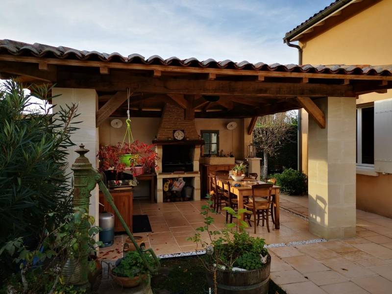 Réalisation de la charpente en bois pour une cuisine exterieur  d'été à Bordeaux