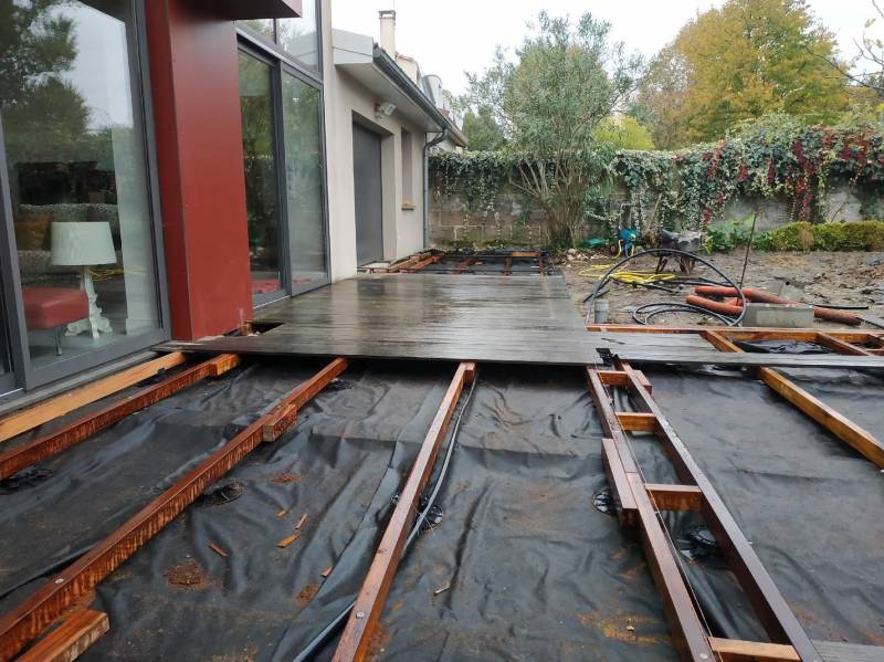 reprise des anciennes lames IPE pour restructuration de la terrasse prés de Bordeaux 33000